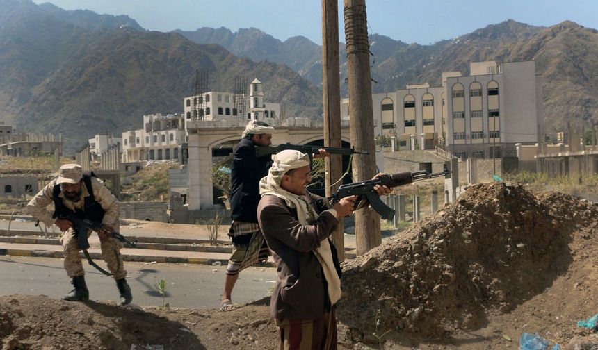 Husiler Taiz Bölgesine Saldırılarına Hız Verdi