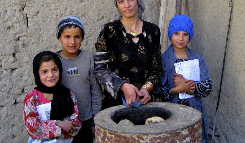 Eyüp Sultan Camisi'nin Yardımları Kabil'deki Muhtaç Aileleri Isıttı