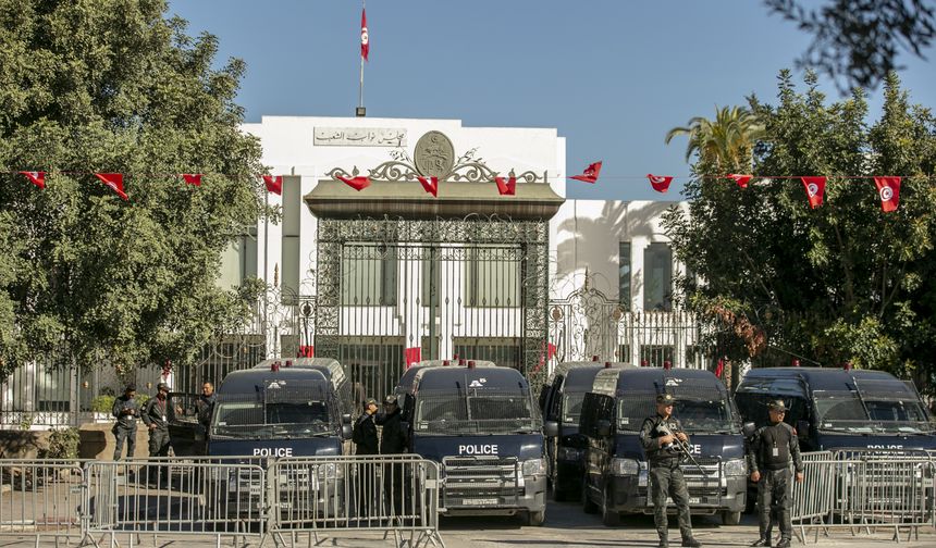 Tunus'ta 20 ay sonra Meclis yeniden açıldı
