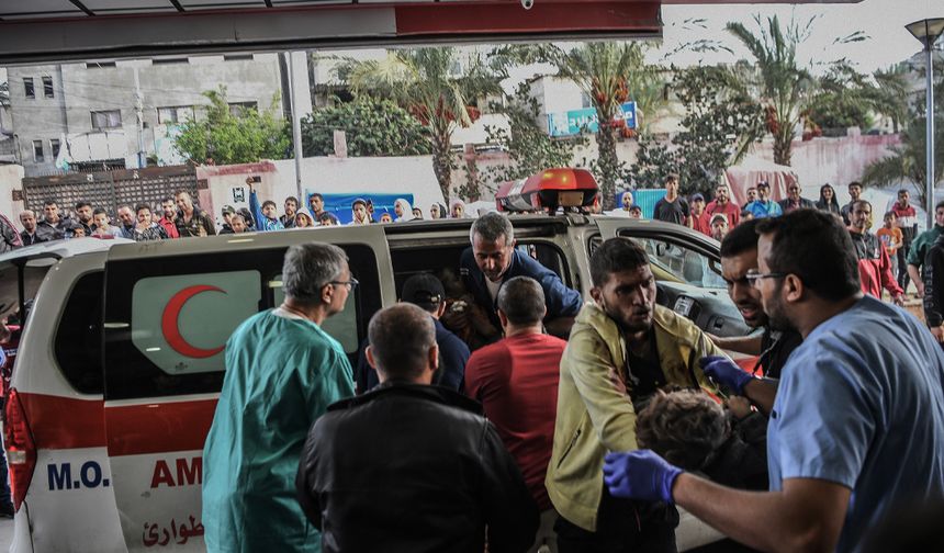 İsrail'in saldırıları sonucu Gazze Şeridi'nde hayat ölümle yıkanıyor