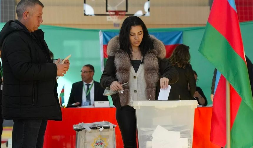 Azerbaycan'daki cumhurbaşkanı seçiminde katılım oranı yüzde 76,73 oldu