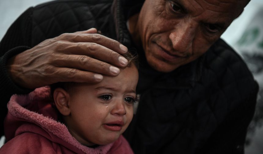 Gazzeli Suphi, İsrail saldırısında hayatını kaybeden yeğeninin emanetine gözü gibi bakıyor