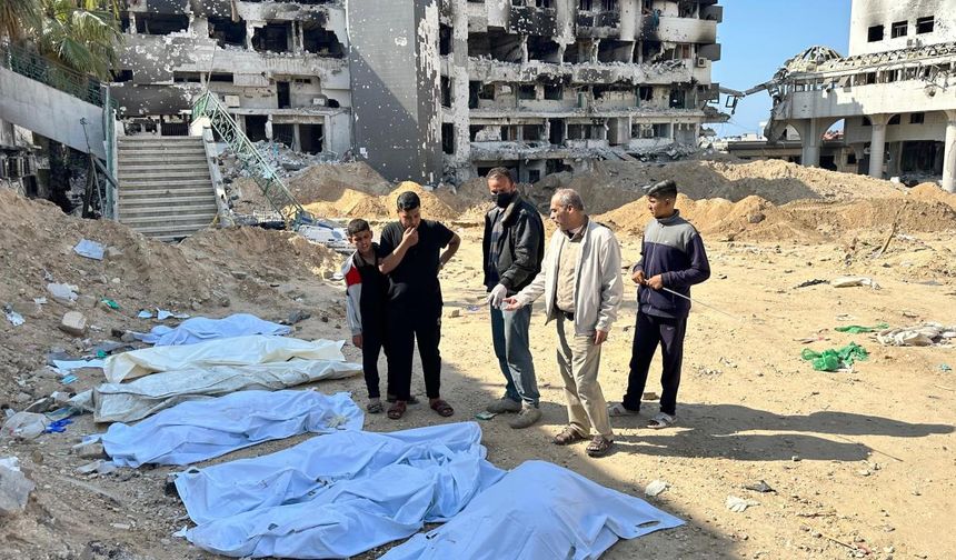 İsrail ordusunun harabeye çevirdiği Şifa Hastanesinde toplu mezar bulundu