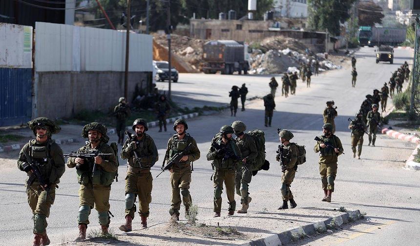 İsrail ordusu, Batı Şeria'daki bazı kent ve beldelere baskın düzenledi