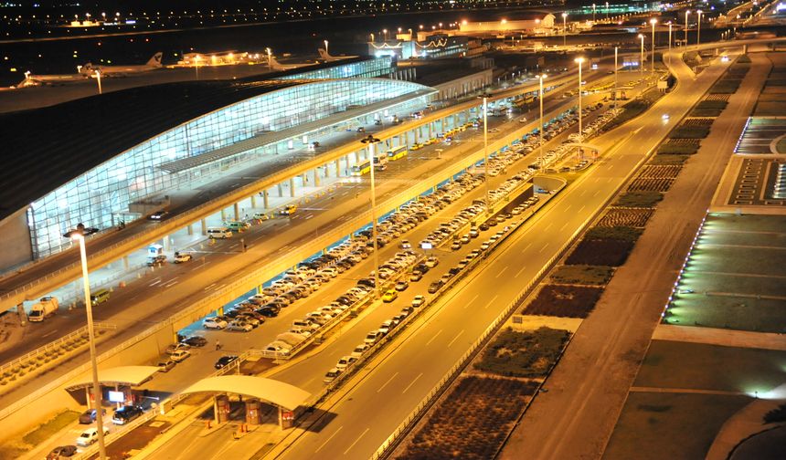 İran Havalimanları Şirketi: Tüm havalimanları açık