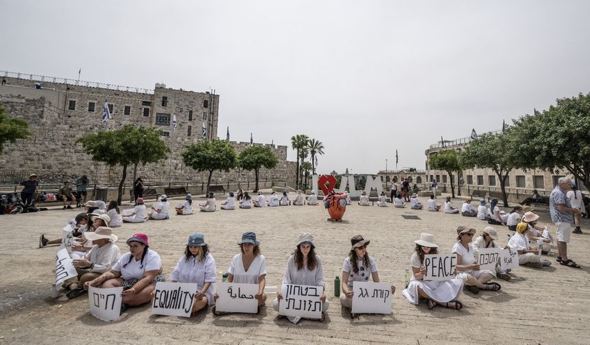İsrailli ve Filistinli kadınlar savaşın sona ermesi için eylem düzenledi