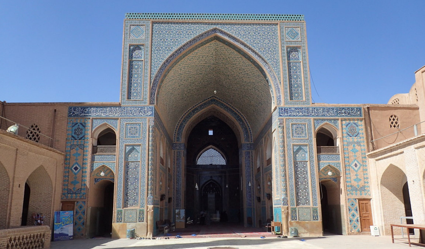İran'ın Yezd şehrindeki "Cuma Camii" farklı dönemlerin mimari özelliklerini günümüze taşıyor