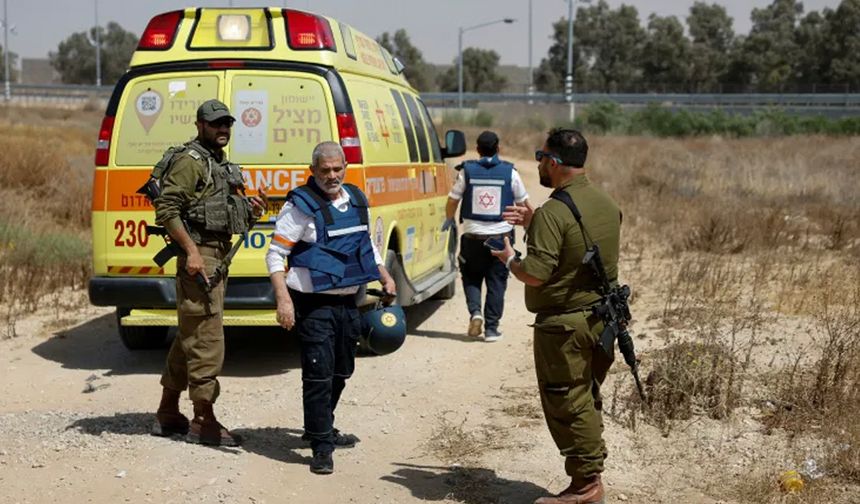 Gazze'den atılan roketlerle 10 İsrail askeri yaralandı
