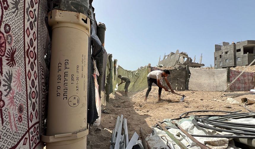 Gazzeliler, İsrail saldırılarındaki füze kalıntılarını çadır yapımında kullanıyor