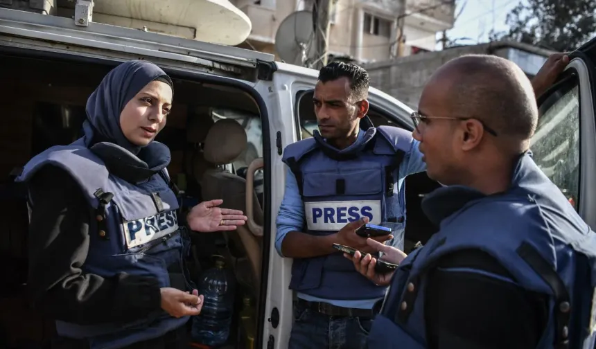 Filistinli gazeteciler, hayatları pahasına gerçekleri aktarmaya devam ediyor