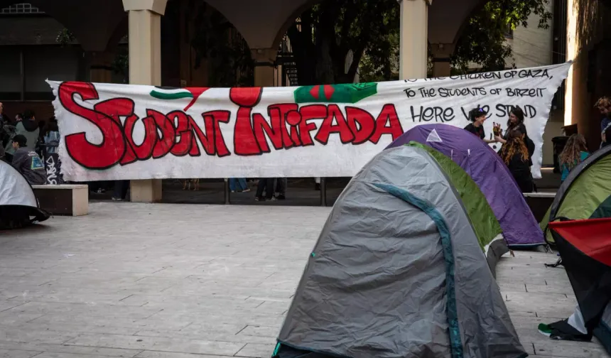 İtalya'da üniversite öğrencileri, Filistin'e destek için çadır kurma eylemi başlattı