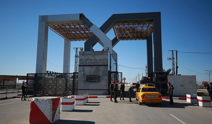 BM: Refah Sınır Kapısı iki yönlü olarak geçişlere ve ürün girişine kapatıldı