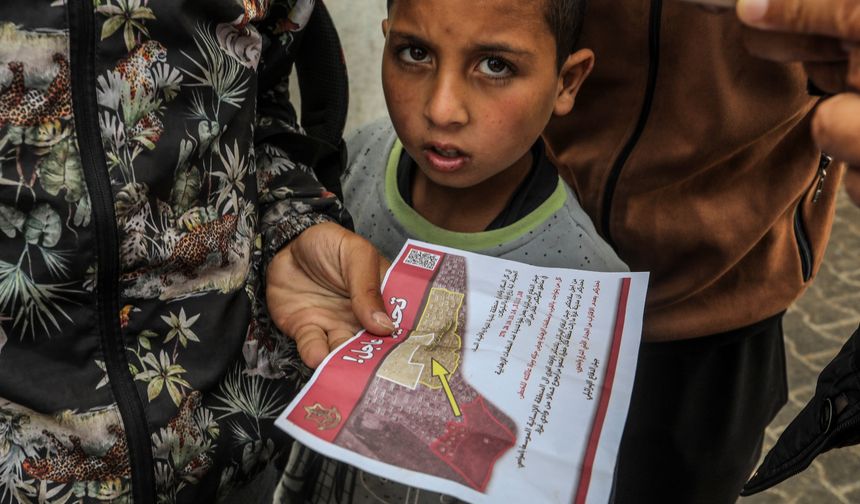 İsrail uçaklarından Gazze'ye "Refah'ın doğusunu tahliye edin" broşürleri