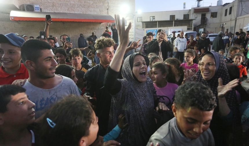 Hamas'ın ateşkes teklifini onaylamasının ardından Gazze'de sevinç gösterileri düzenlendi