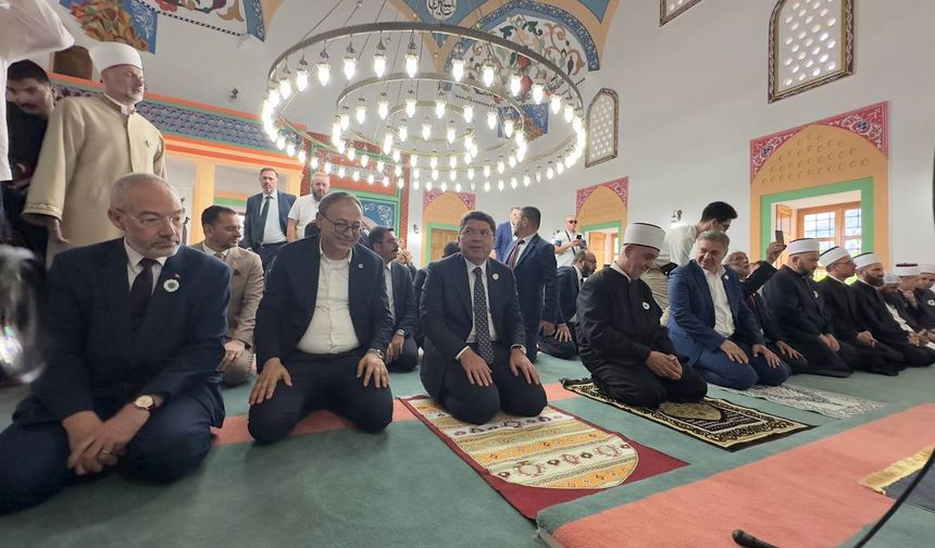 Bosna Hersek'te savaşta yıkılan tarihi Sinan Bey Camisi yeniden yapılarak ibadete açıldı
