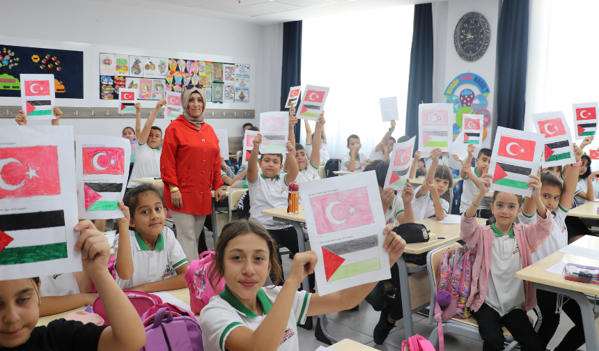 Kilis'te ilkokul öğrencileri Gazze'deki çocuklar için mektup yazdı