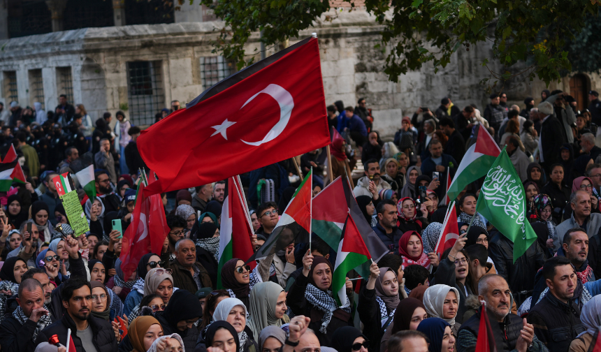 İstanbul'da Filistin İnisiyatifi'nden İsrail'i protesto yürüyüşü