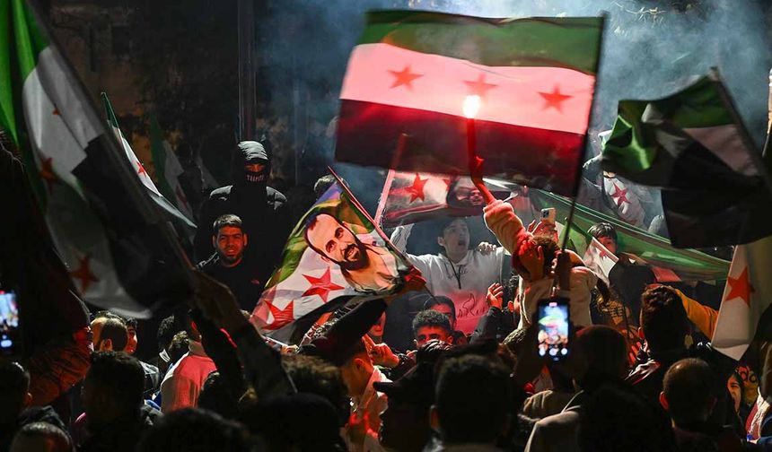 Suriye Devrimi’nin 14. yıl dönümünde yüzbinler kutlamalara katıldı
