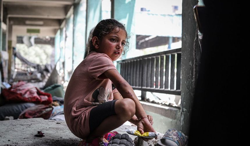 Gazzeli minik Verd, alevlerin arasından kurtuldu