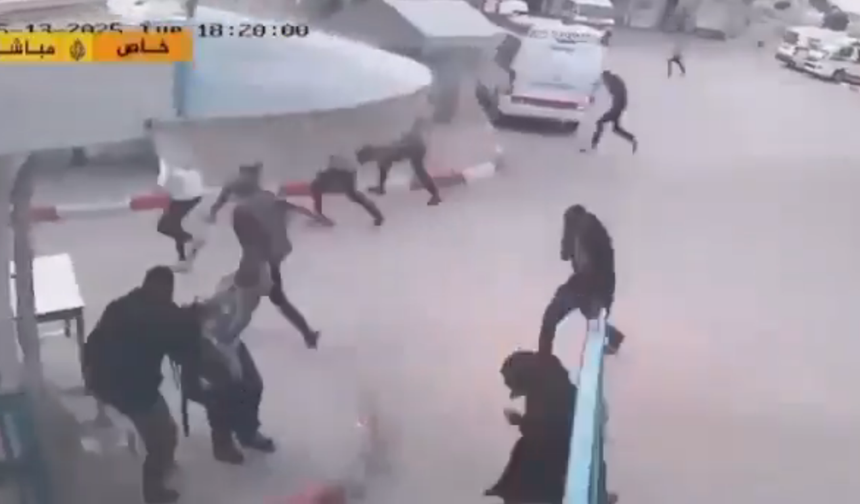 İsrail, Avrupa Hastanesi’ni vurdu: Filistinliler sığınak delici bombalarla etrafa savruldu