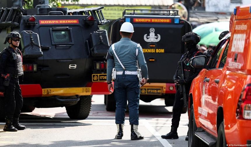 Cakarta'da camiye korkunç saldırı: Cuma namazında bombalı patlama