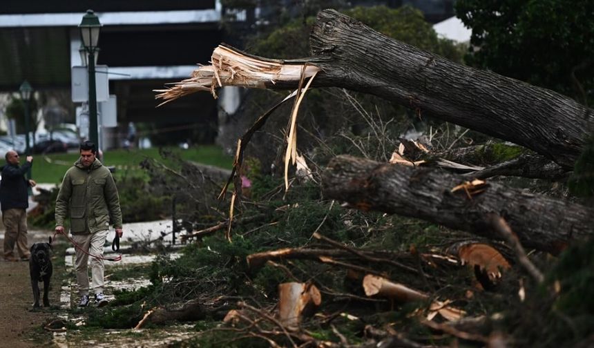 Portekiz'de Claudia fırtınası 2 can aldı