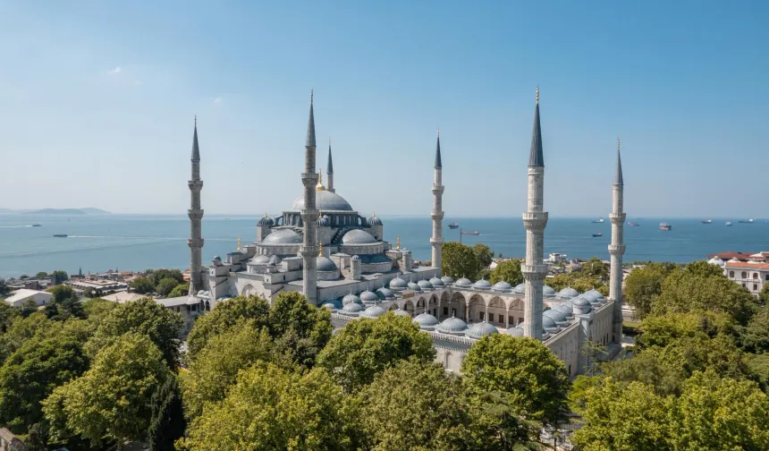 5 Aralık 2025 Cuma hutbesi: "İnsan, Huzuru İbadetle Elde Eder"