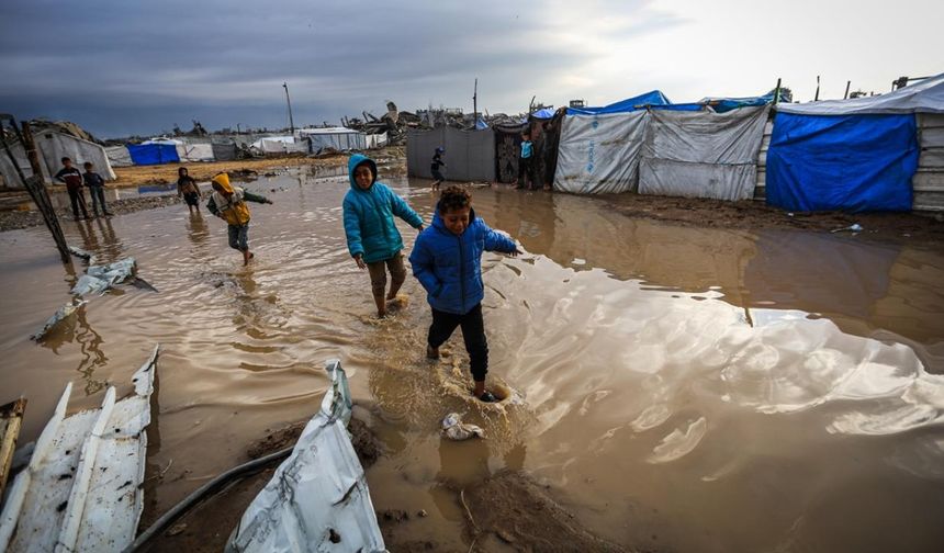 Gazze'de 'Byron' felaketi: 11 can kaybı, 53 bin çadır hasarlı