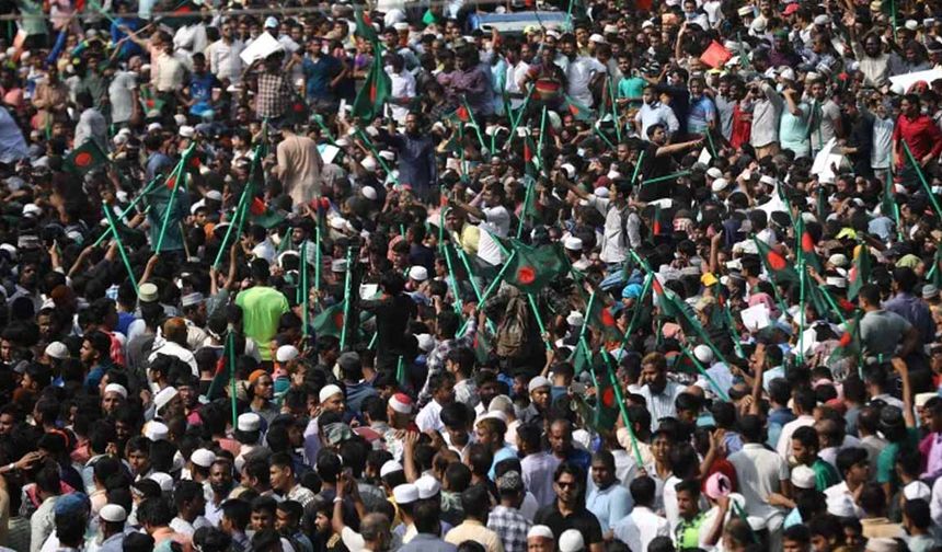 Bangladeş'te sürpriz ittifak: Öğrenciler ve İslamcılar