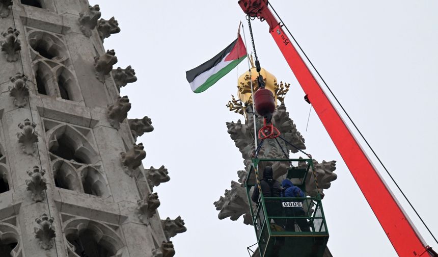 Votiv Kilisesi'nde Filistin bayrağı krizi!