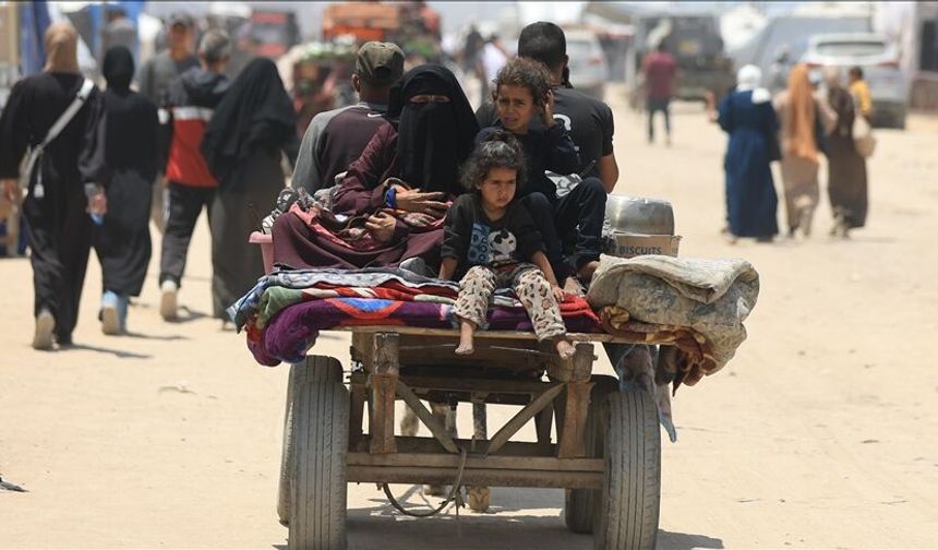 Gazze'de 37 yardım kuruluşuna yasak: Can damarı kesiliyor