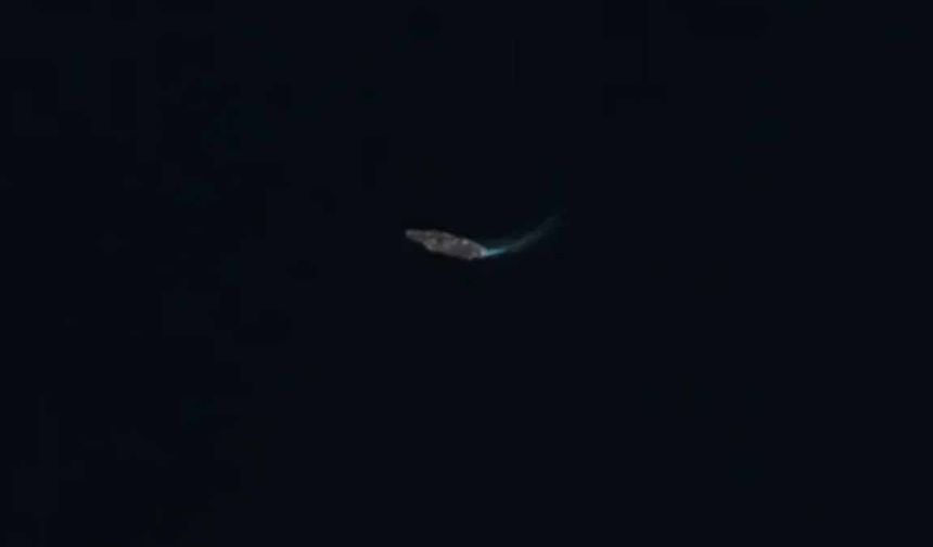 Umman açıklarında dev sevkiyat: ABD uçak gemisi görüntülendi