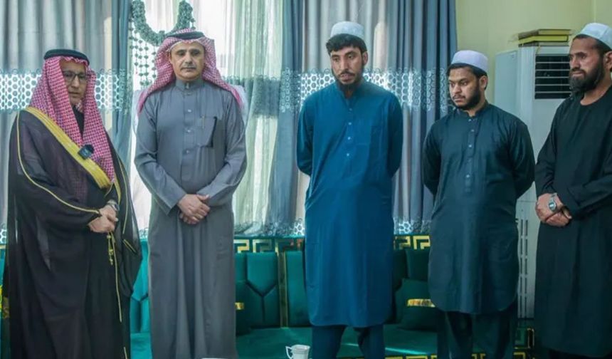 Kabil'de Suudi arabuluculuğu: 3 Pakistan askeri serbest