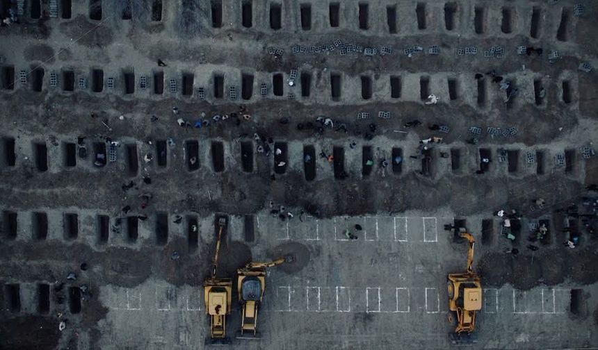 İran: Saldırıda ölen 165 kız için toplu mezar