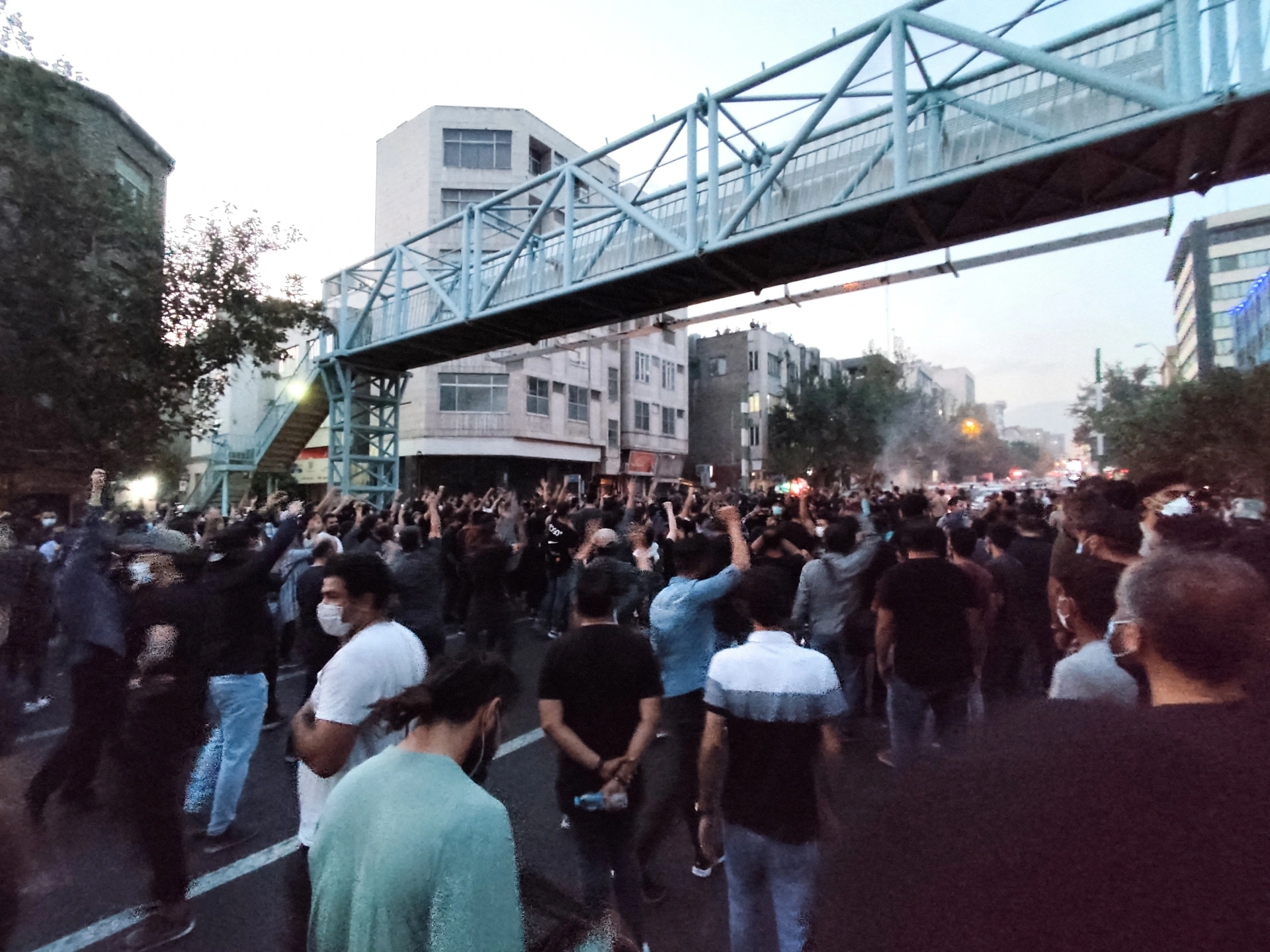 2022-09-21T182423Z_570049175_RC2TLW9GOCT6_RTRMADP_3_IRAN-WOMEN