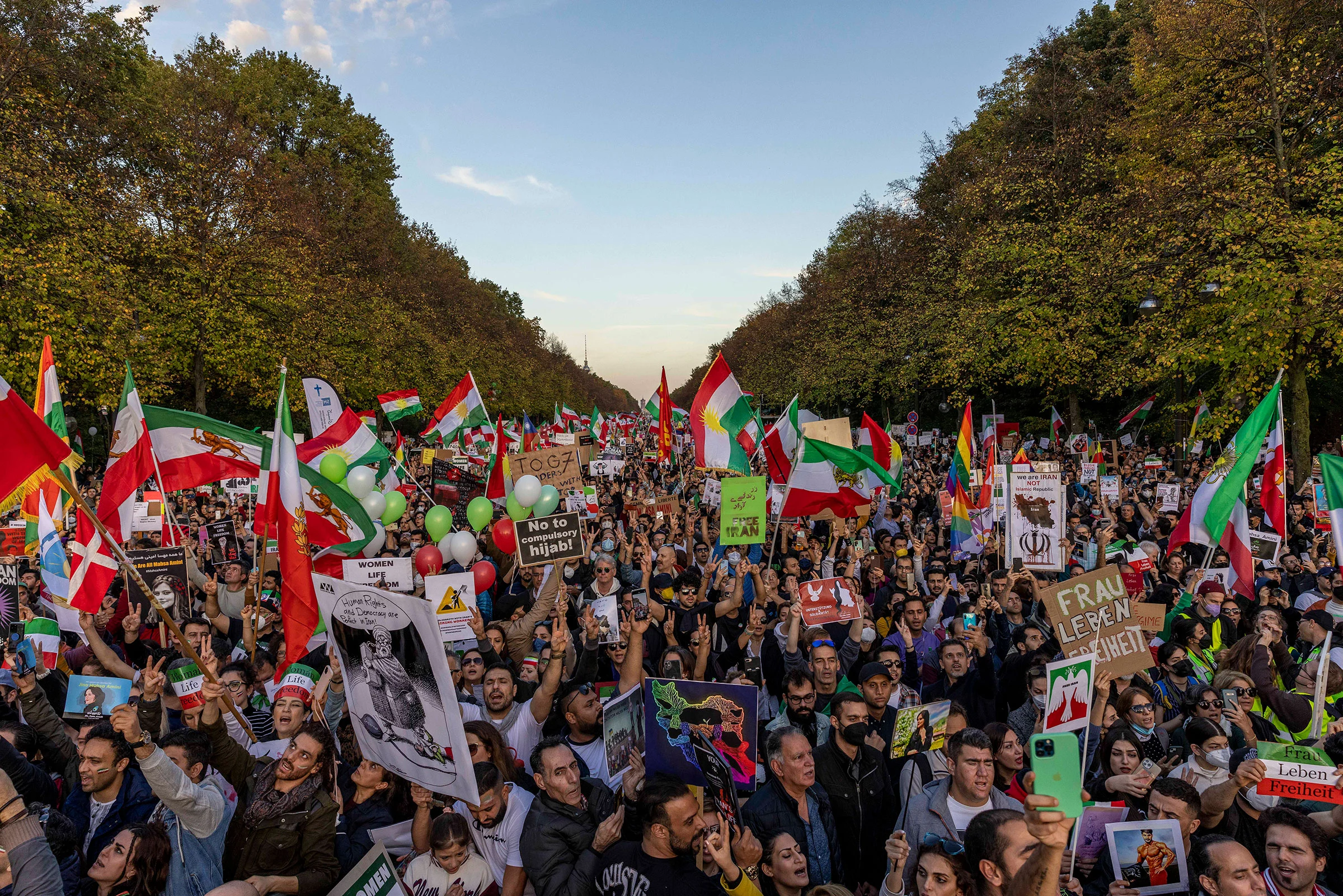 iran-protests-02