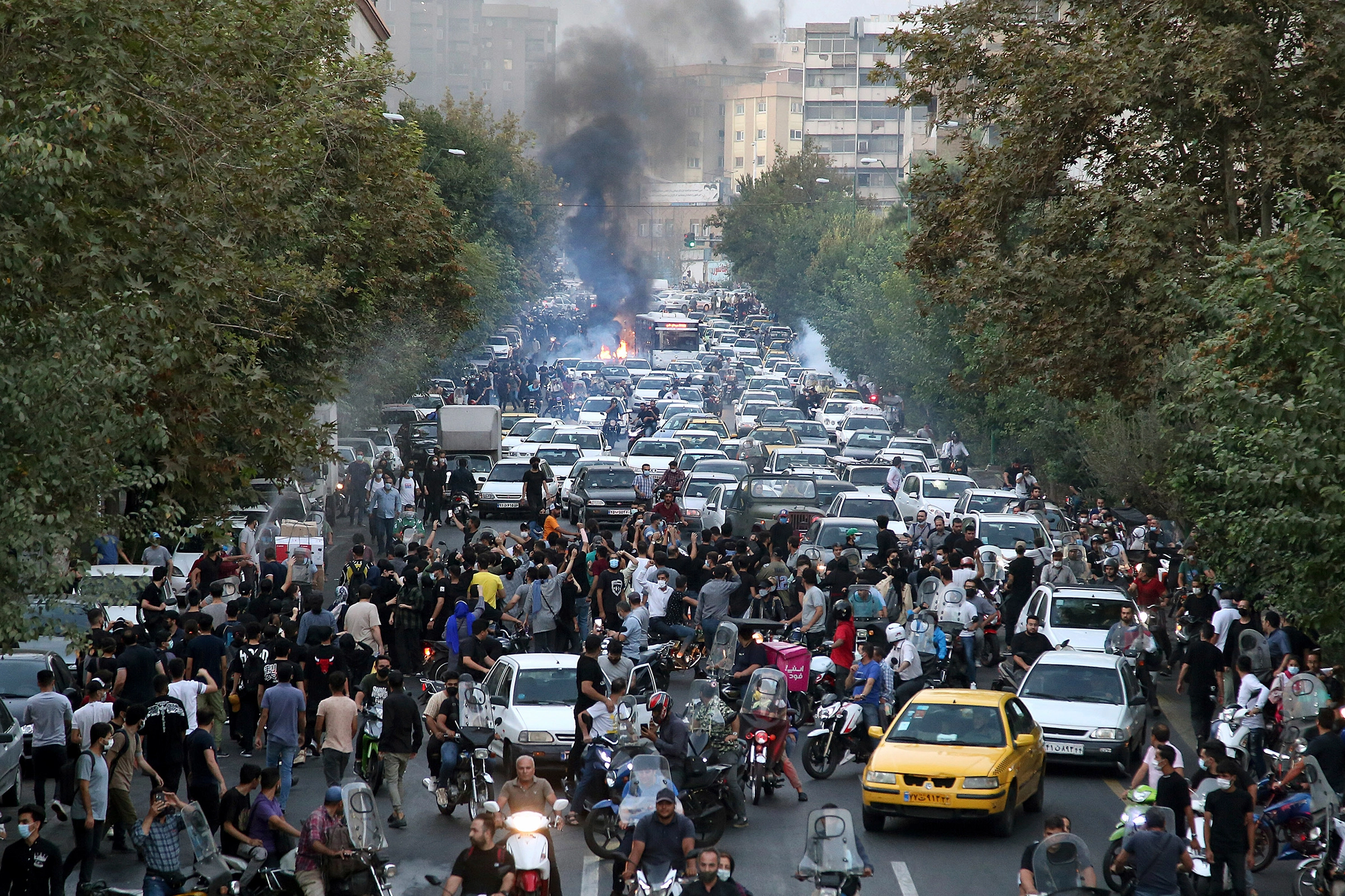 mahsa-amini-iran-protests