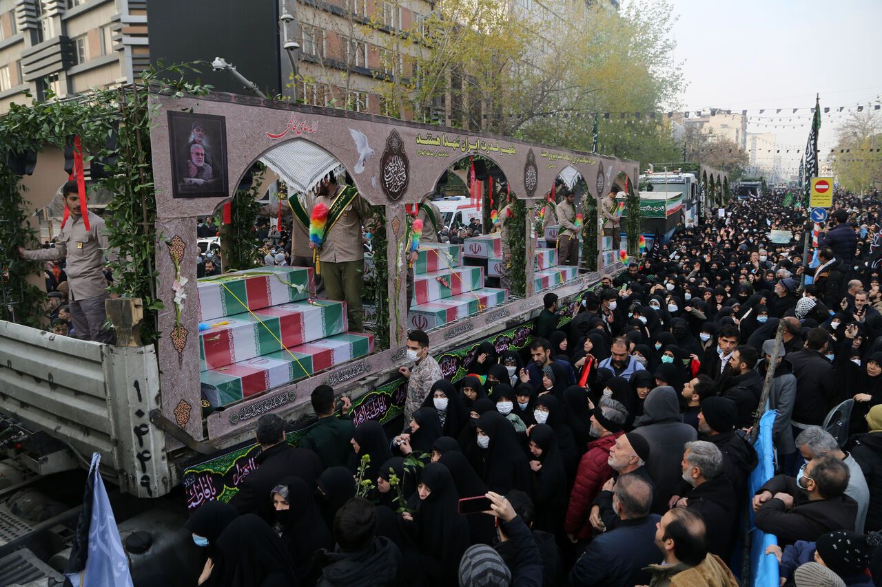 AA-20221227-29845600-29845571-TAHRANDA_IRANIRAK_SAVASINDA_OLEN_200_IRAN_ASKERI_ICIN_CENAZE_TORENI