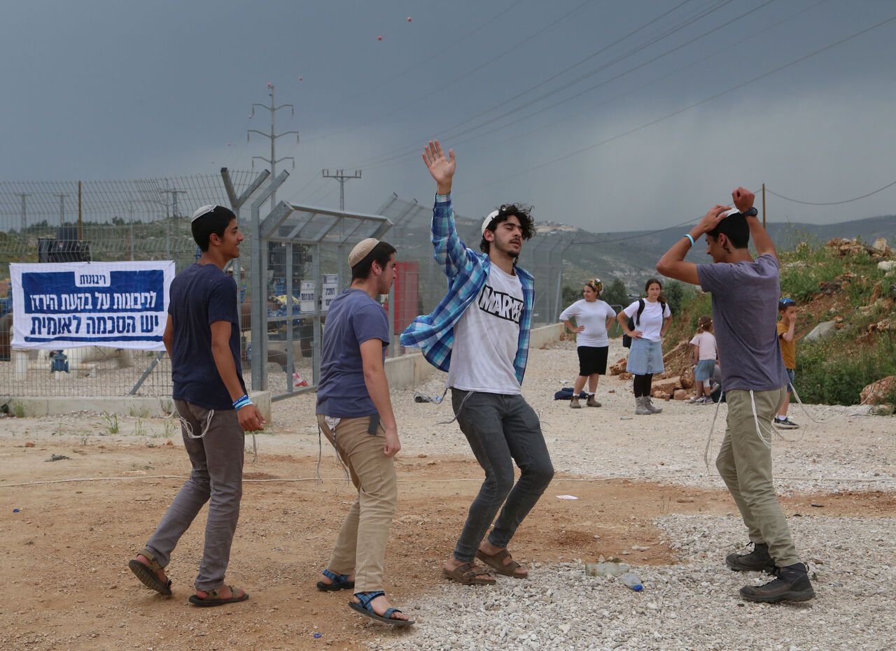 AA-20230410-30814996-30814964-ISRAILLI_ASIRI_SAGCI_BAKANLARIN_ONCULUK_ETTIGI_BINLERCE_YERLESIMCIDEN_GOVDE_GOSTERISI