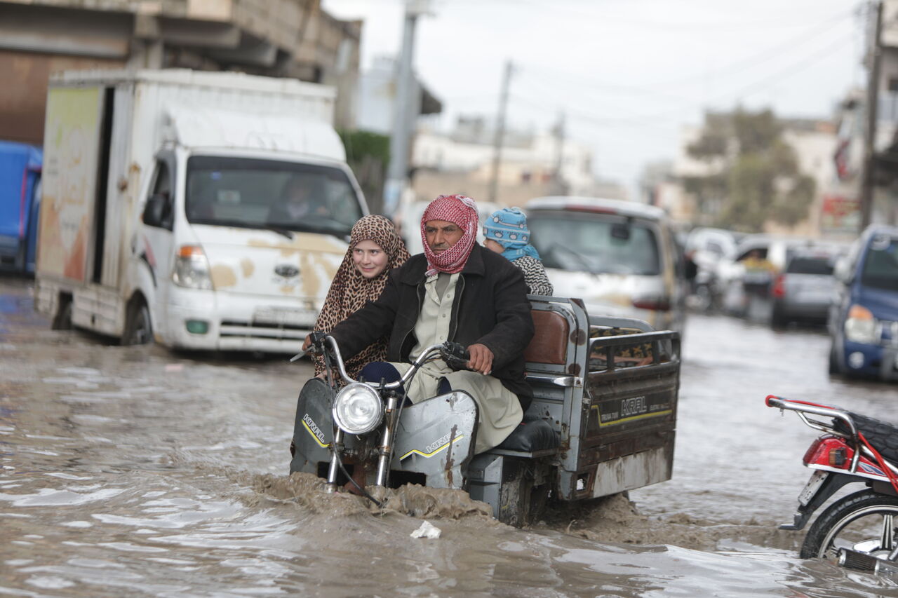 AA-20230411-30823011-30823008-SURIYENIN_KUZEYINDE_SIDDETLI_YAGIS_ETKILI_OLUYOR