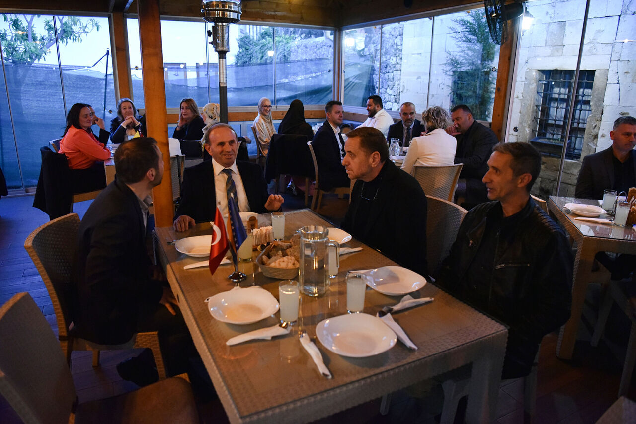 AA-20230412-30833252-30833249-BOSNA_HERSEKTE_TURKIYEDEKI_DEPREMZEDELERE_YARDIMDA_BULUNANLAR_ICIN_IFTAR_DUZENLENDI