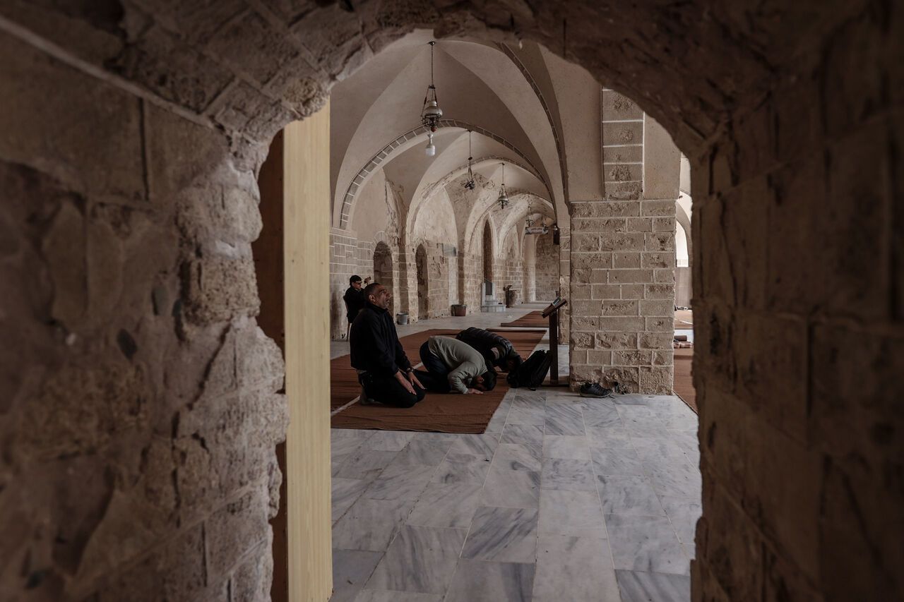 AA-20230414-30847743-30847741-GAZZEDEKI_ONEMLI_TARIHI_ESERLERDEN_OMERI_CAMISI_FARKLI_KULTURLERIN_IZLERINI_TASIYOR