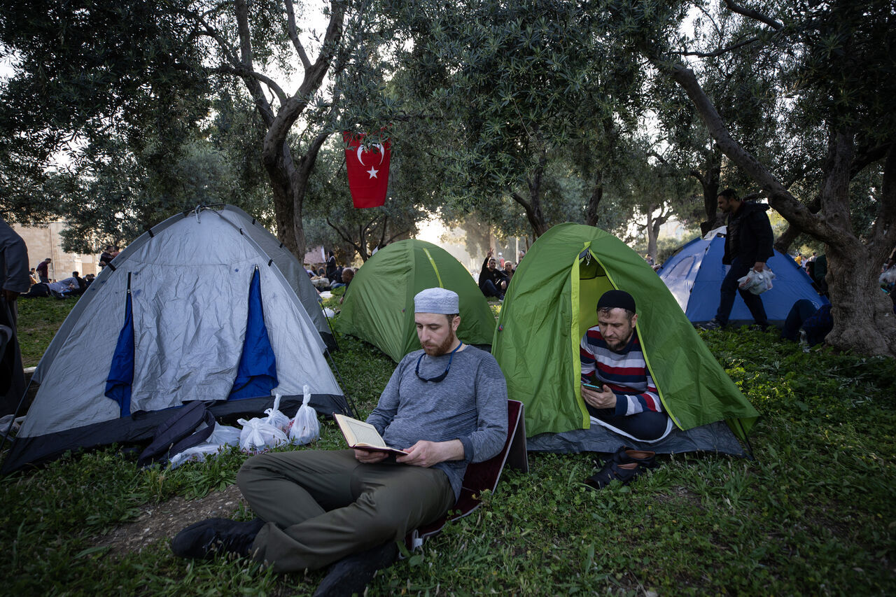AA-20230419-30897129-30897125-KUDUSTE_BIR_RAMAZAN_GELENEGI_MESCIDI_AKSADA_KURULAN_ITIKAF_CADIRLARI