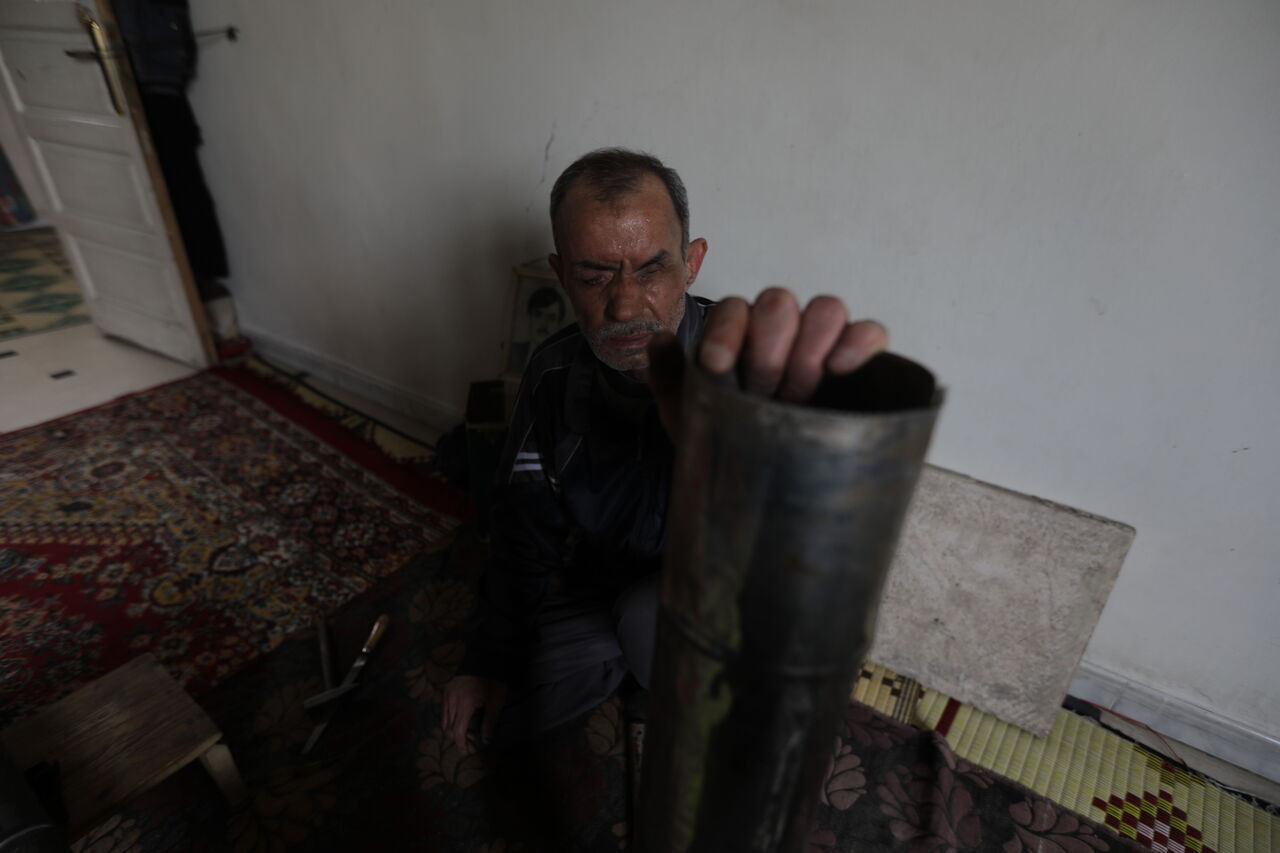 AA-20230420-30905251-30905245-IDLIBLI_GORME_ENGELLI_FEVVAZ_TAVIL_AILESINI_SOBA_BORUSU_YAPARAK_GECINDIRIYOR