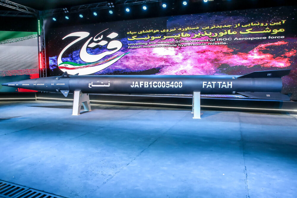 AA-20230606-31354799-31354790-IRAN_ILK_HIPERSONIK_BALISTIK_FUZESINI_TANITTI