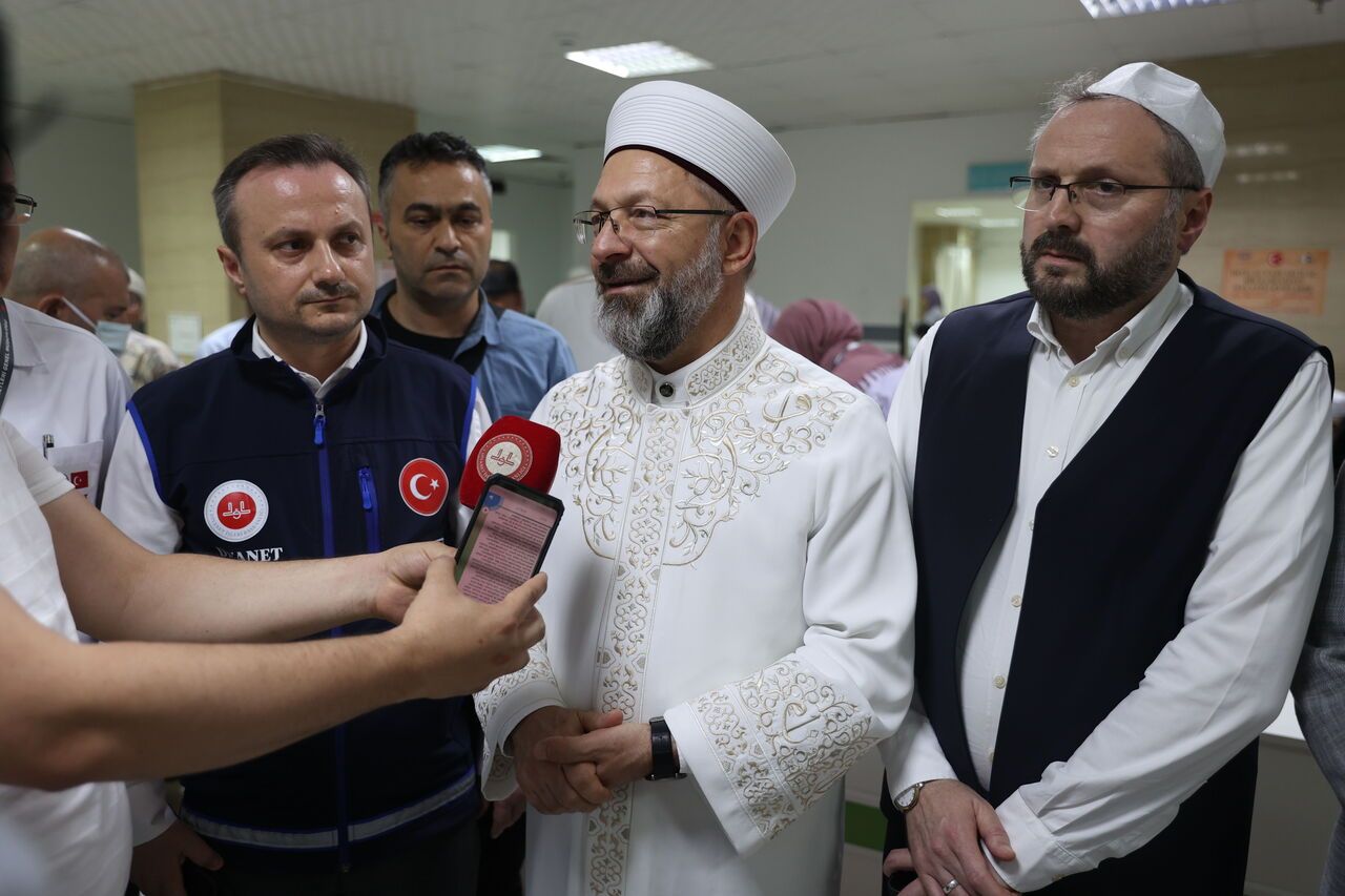 AA-20230623-31501528-31501527-KUTSAL_TOPRAKLARDA_RAHATSIZLANAN_HACI_ADAYLARI_TURK_HEKIMLERINCE_TEDAVI_EDILIYOR