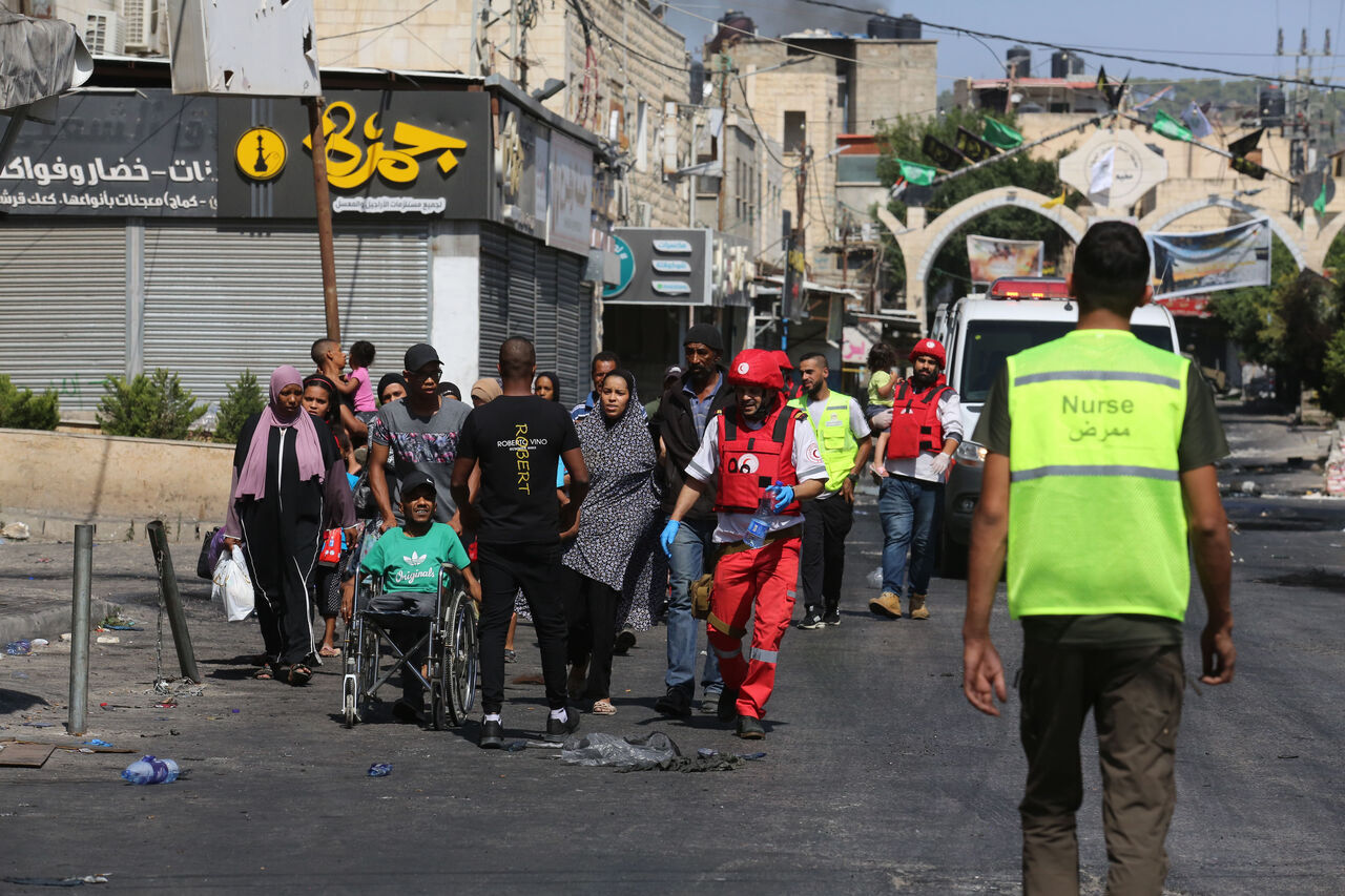 AA-20230704-31587270-31587263-ISRAILIN_SALDIRILARINI_SURDURDUGU_CENIN_MULTECI_KAMPINDAKI_SIVILLER_EVLERINI_TERK_EDIYOR