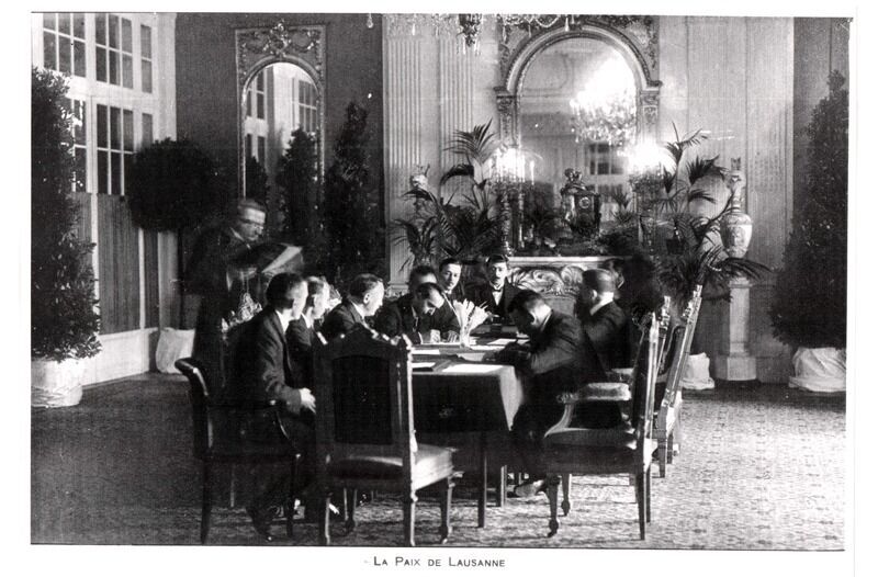 AA-20230717-31698214-31698211-INONU_VAKFI_ARSIVINDEKI_LOZAN_ANTLASMASI_BELGELERINI_HALKA_ACTI