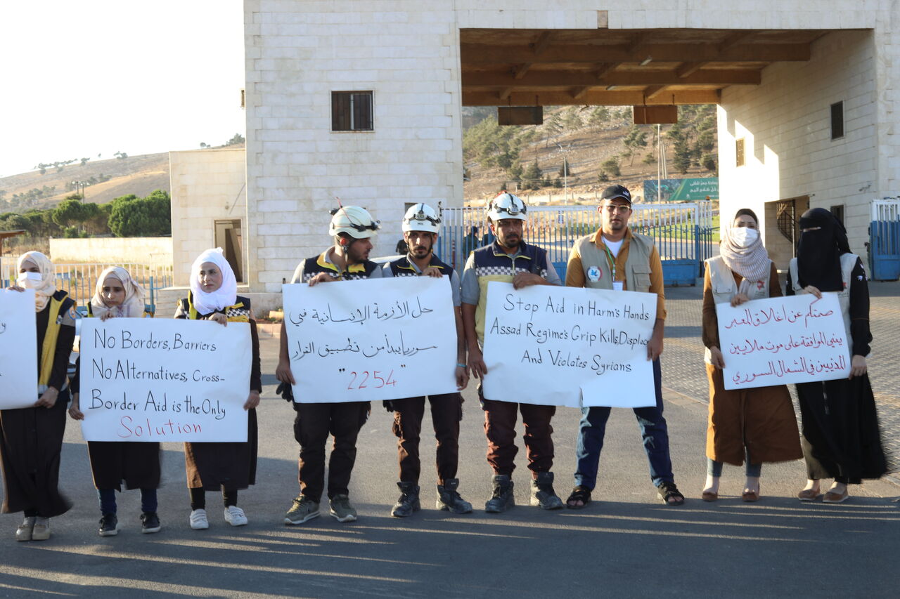 AA-20230717-31702687-31702678-IDLIBDE_RUSYANIN_BM_YARDIMLARINI_ENGELLEMESI_PROTESTO_EDILDI