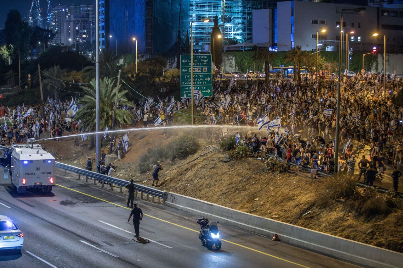 AA-20230718-31711411-31711390-ISRAIL_POLISI_NETANYAHU_HUKUMETI_KARSITI_PROTESTOLARA_MUDAHALE_ETTI
